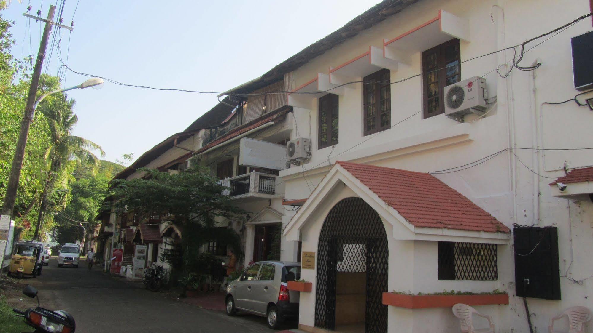 Madeleine Inn Kochi Buitenkant foto