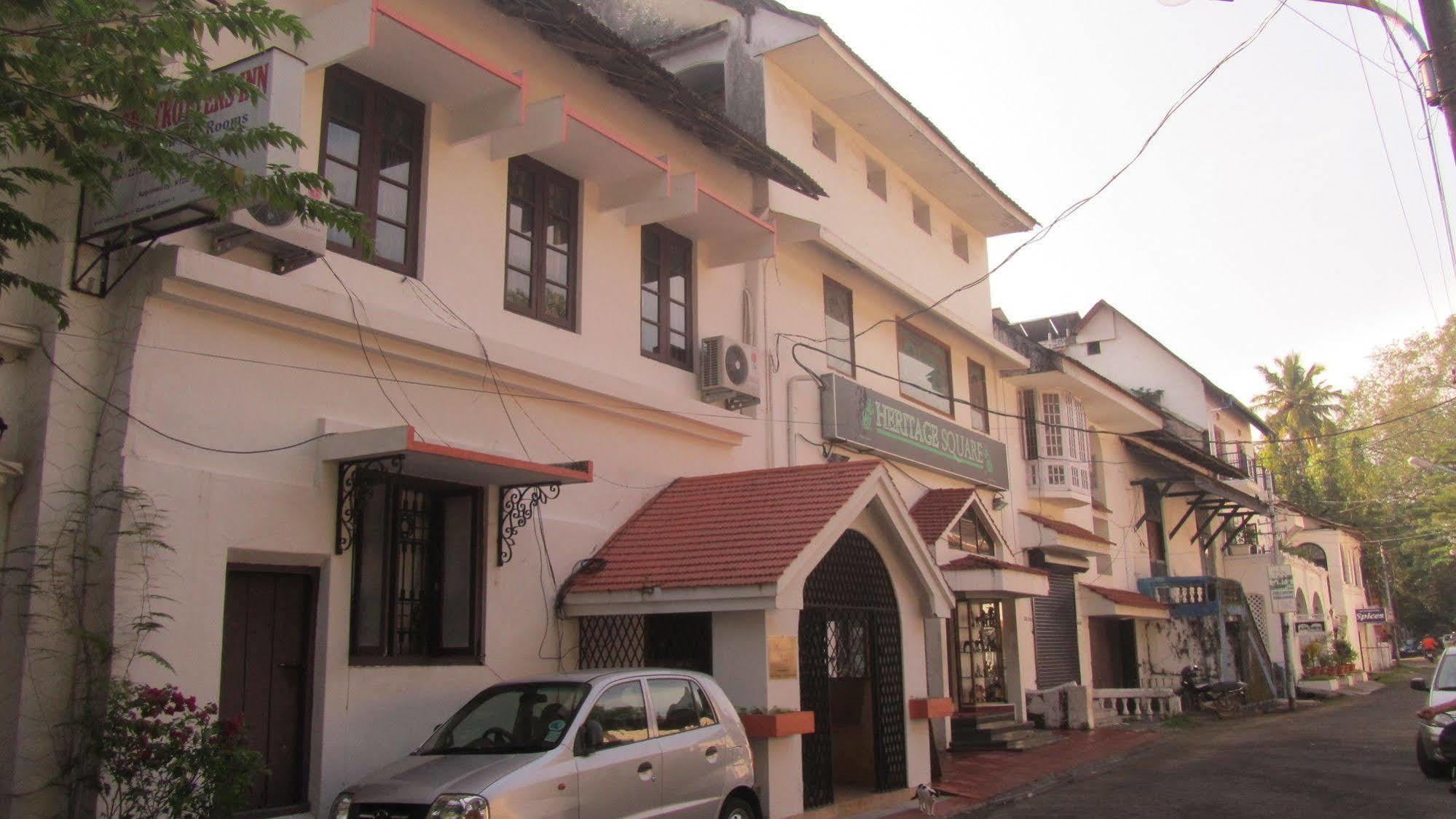 Madeleine Inn Kochi Buitenkant foto
